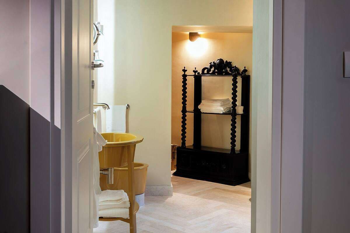 Suite R. Chateaubriand 6