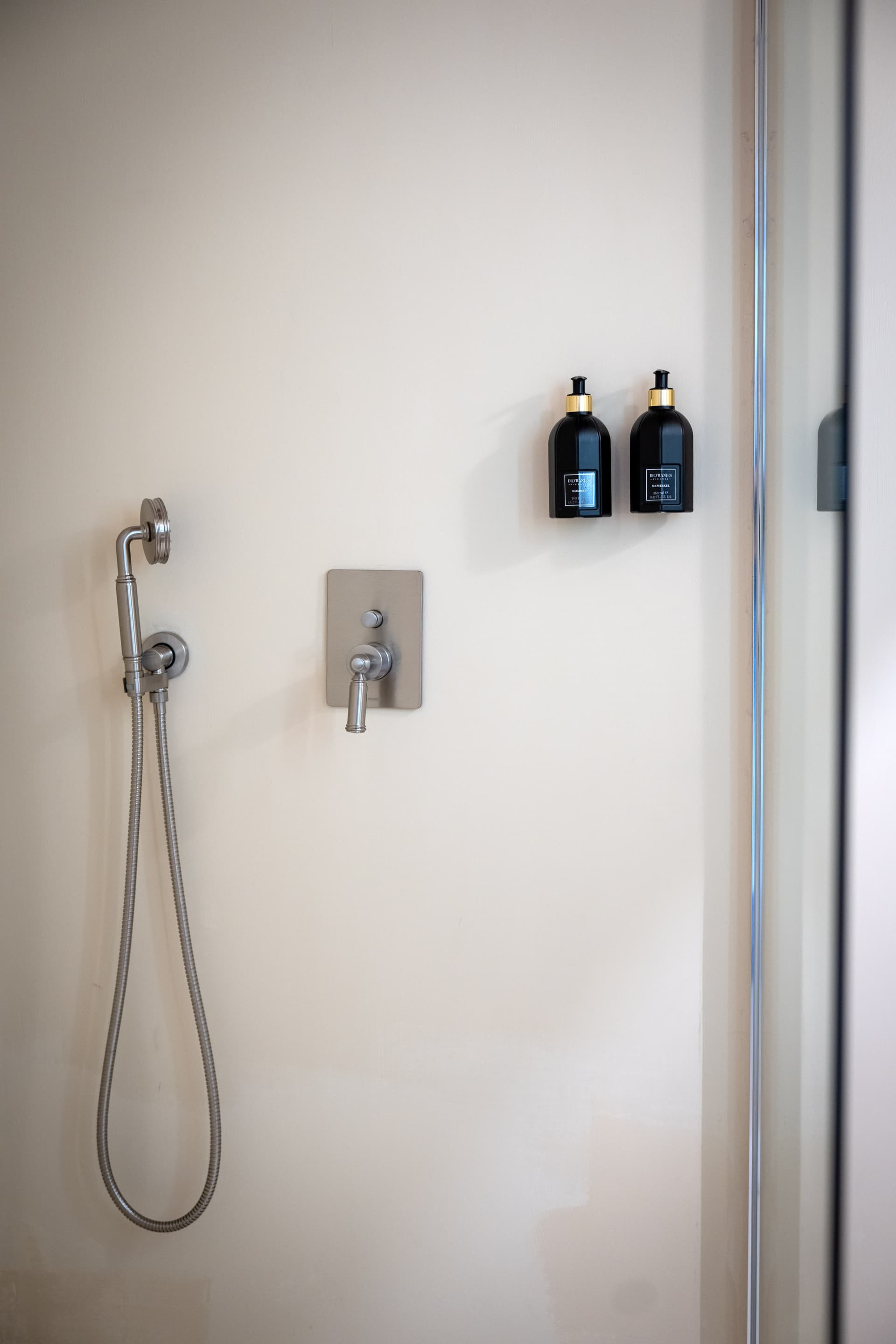 Suite N. Armstrong 20
