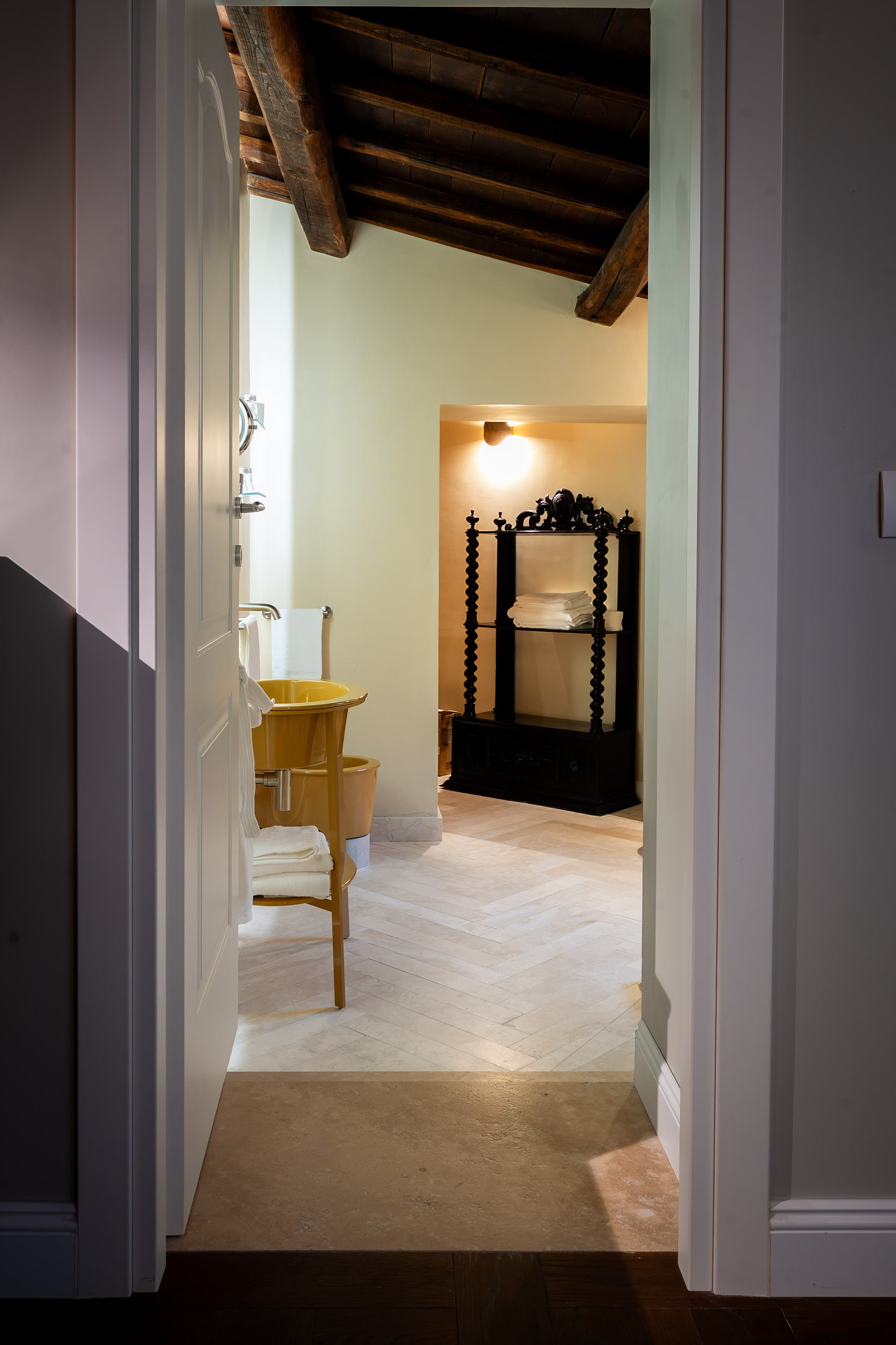 Suite R. Chateaubriand 8